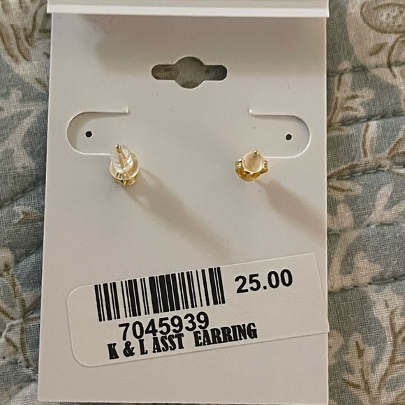 Classic Gold and Green Gemstone Earrings - Picture 2 of 2